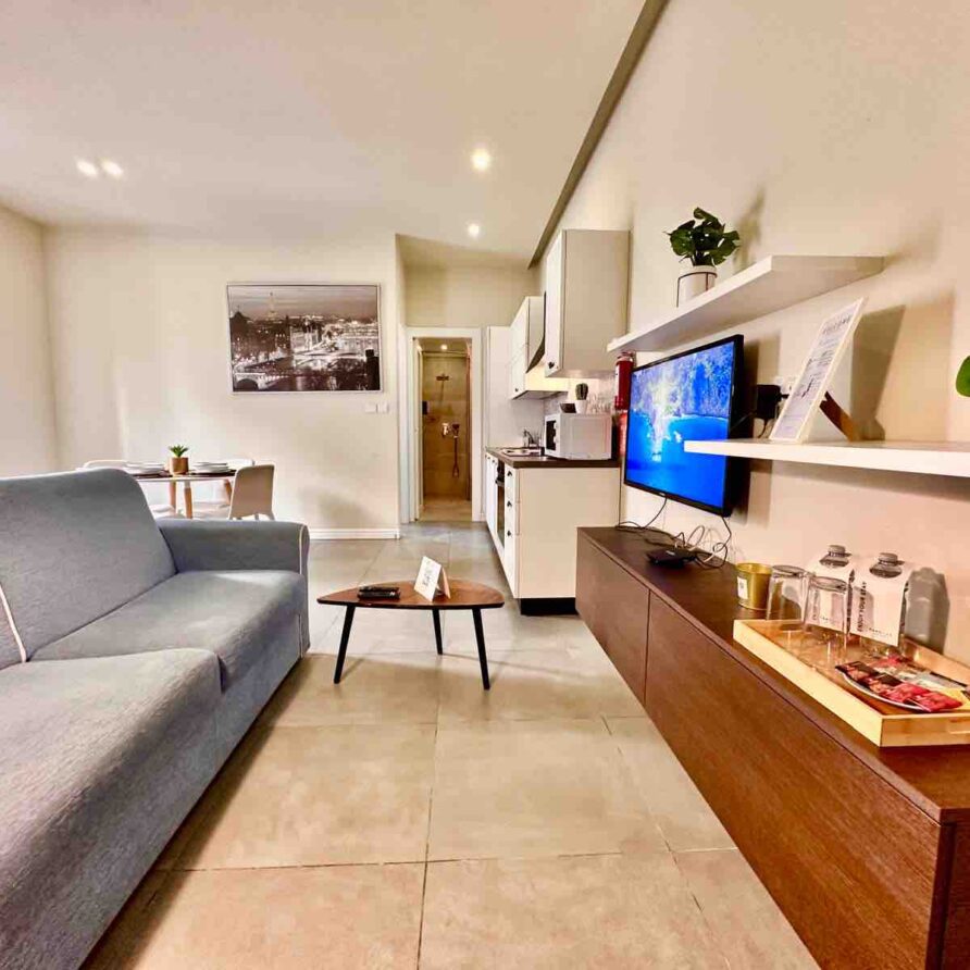 Unique Flat Off The Seafront (CM3)