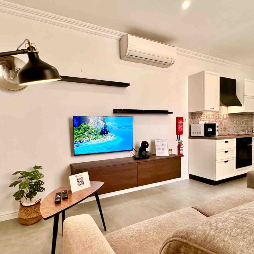 Stylish Penthouse Off The Seafront