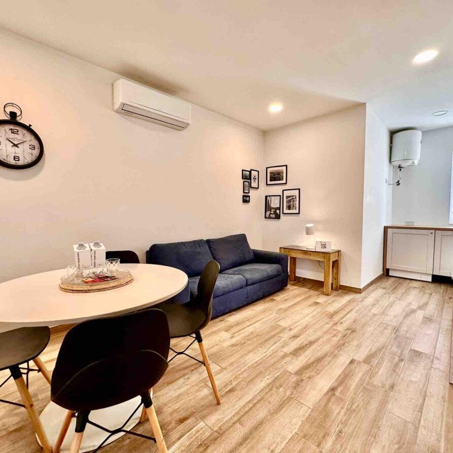 Stylish Flat Off The Seafront (D4)