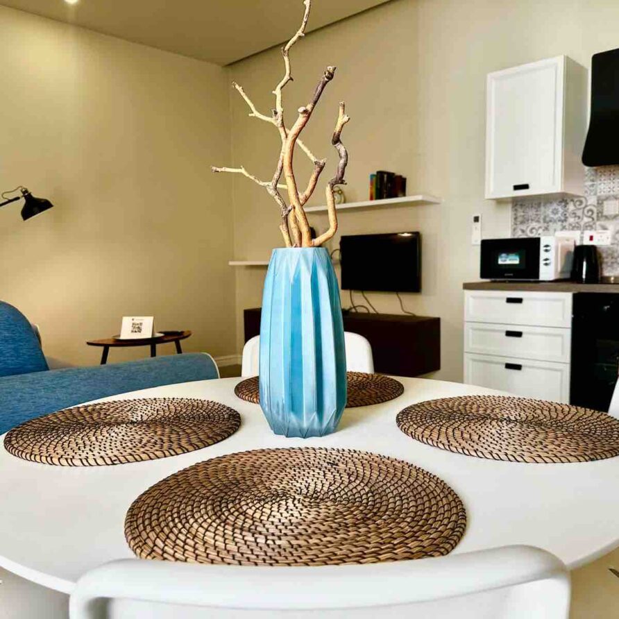 Unique Flat Off The Seafront (CM6)