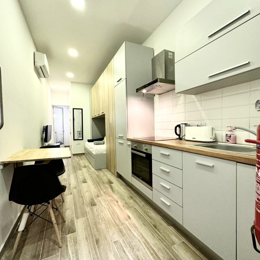 Stylish Studio Off The Seafront (D1)