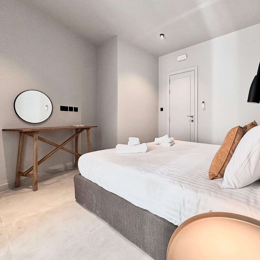 Exclusive Retreat off the Sea Front Promenade ( FL 4 – Flotta )