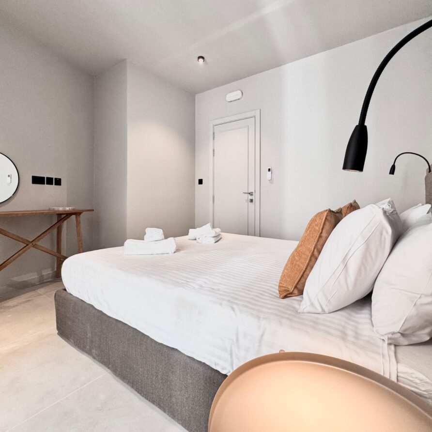 Exclusive Retreat off the Sea Front Promenade ( FL 4 – Flotta )